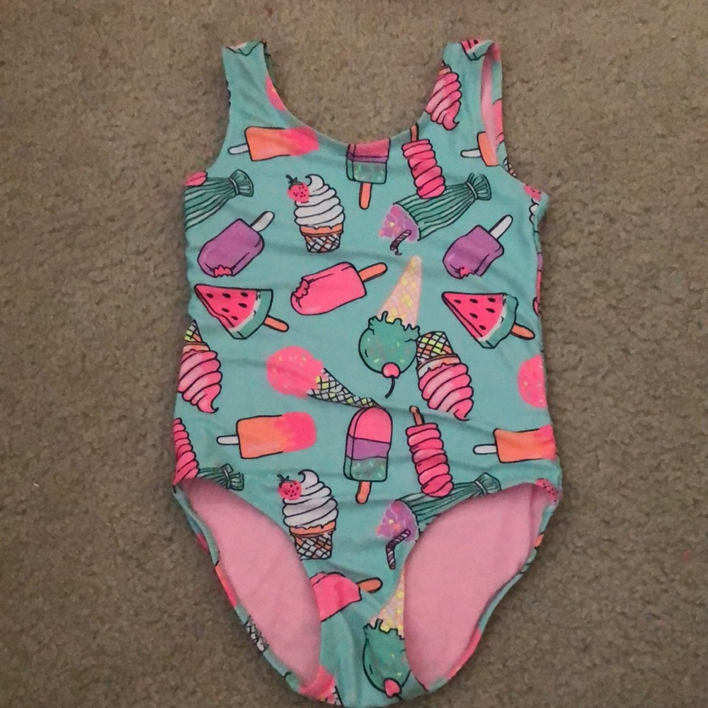 Absolutely adorable one piece swimsuit!